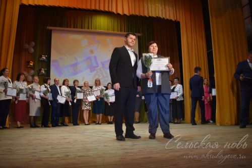 Аксубай районының төп сәхнәсендә иң яхшы укучыларны бүләкләделәр