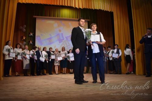 Аксубай районының төп сәхнәсендә иң яхшы укучыларны бүләкләделәр