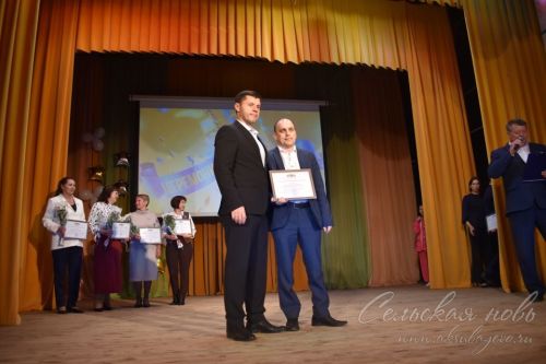 Аксубай районының төп сәхнәсендә иң яхшы укучыларны бүләкләделәр