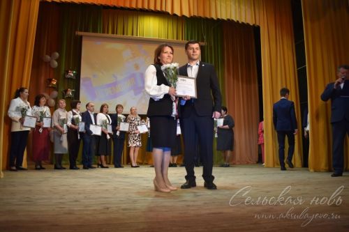 Аксубай районының төп сәхнәсендә иң яхшы укучыларны бүләкләделәр