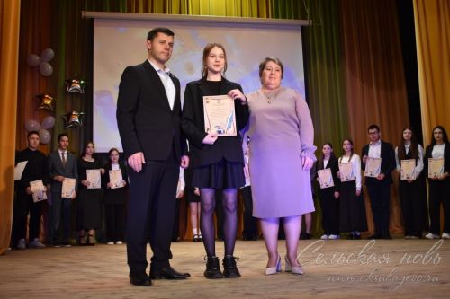 Аксубай районының төп сәхнәсендә иң яхшы укучыларны бүләкләделәр