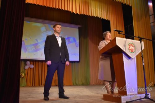 Аксубай районының төп сәхнәсендә иң яхшы укучыларны бүләкләделәр