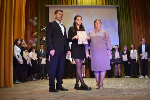 Аксубай районының төп сәхнәсендә иң яхшы укучыларны бүләкләделәр