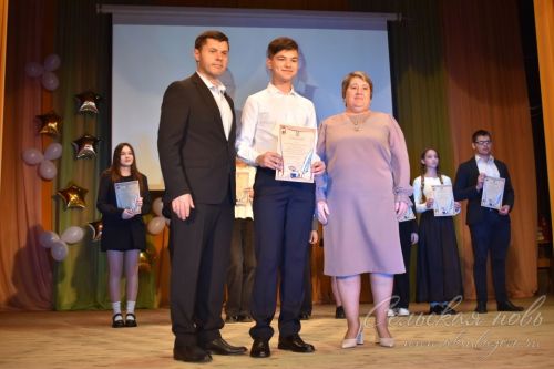 Аксубай районының төп сәхнәсендә иң яхшы укучыларны бүләкләделәр