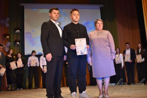 Аксубай районының төп сәхнәсендә иң яхшы укучыларны бүләкләделәр