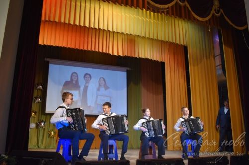 Аксубай районының төп сәхнәсендә иң яхшы укучыларны бүләкләделәр