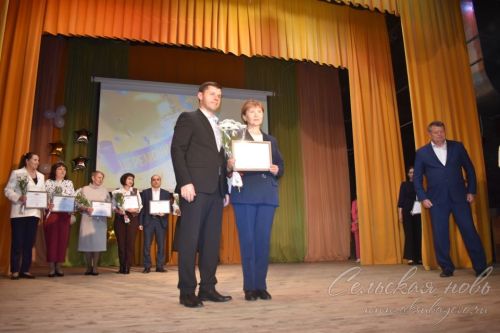 Аксубай районының төп сәхнәсендә иң яхшы укучыларны бүләкләделәр