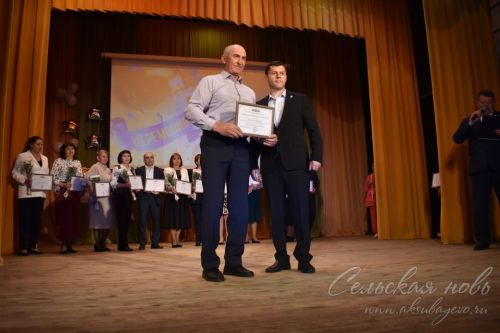 Аксубай районының төп сәхнәсендә иң яхшы укучыларны бүләкләделәр