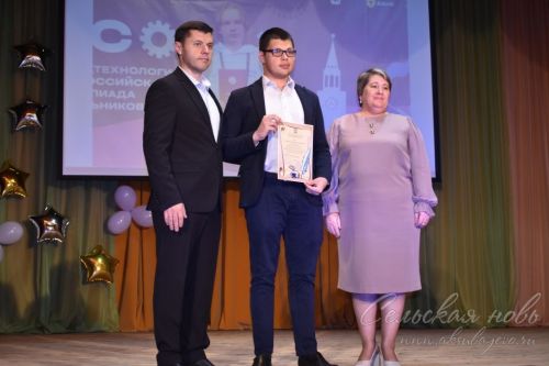 Аксубай районының төп сәхнәсендә иң яхшы укучыларны бүләкләделәр