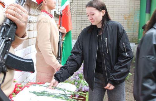Емелькинода МХО сугышчысына истәлек тактасы ачылды