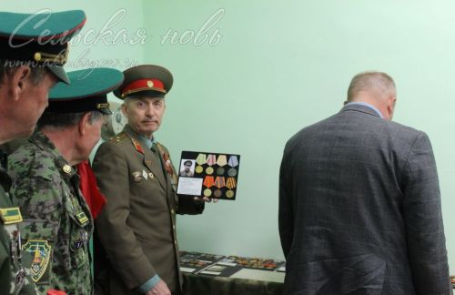 Емелькинода МХО сугышчысына истәлек тактасы ачылды