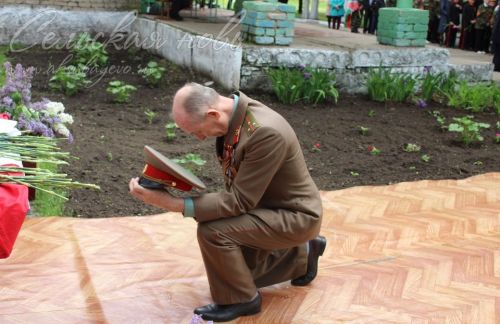 Емелькинода МХО сугышчысына истәлек тактасы ачылды