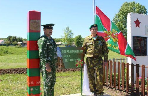 В Тарханке открыли памятник пограничным войскам, 28 мая 2025