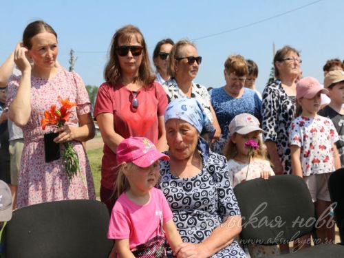 Открытие мемориальных доскок участникам СВО - уроженцам д. Кисы, 12.06.2025 г.