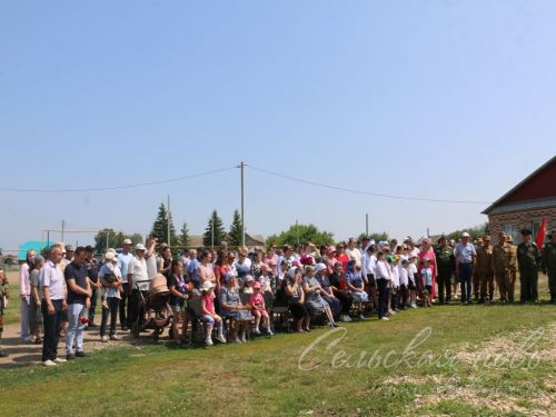Открытие мемориальных доскок участникам СВО - уроженцам д. Кисы, 12.06.2025 г.
