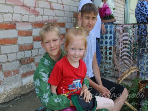 Открытие мемориальных доскок участникам СВО - уроженцам д. Кисы, 12.06.2025 г.