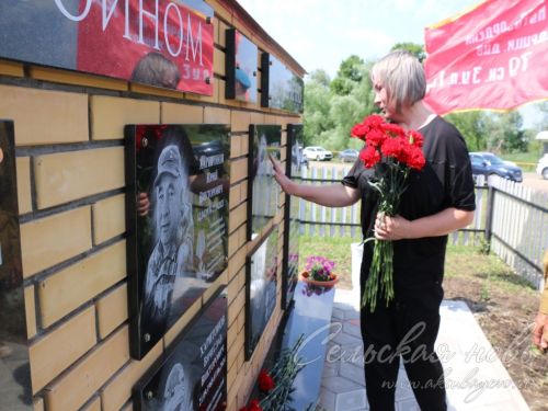 Открытие мемориальных доскок участникам СВО - уроженцам д. Кисы, 12.06.2025 г.