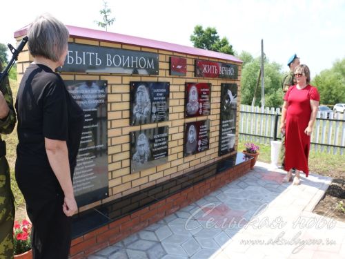 Открытие мемориальных доскок участникам СВО - уроженцам д. Кисы, 12.06.2025 г.