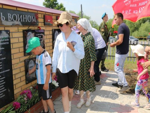 Открытие мемориальных доскок участникам СВО - уроженцам д. Кисы, 12.06.2025 г.