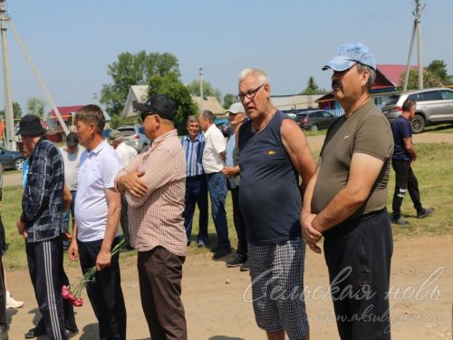 Открытие мемориальных доскок участникам СВО - уроженцам д. Кисы, 12.06.2025 г.