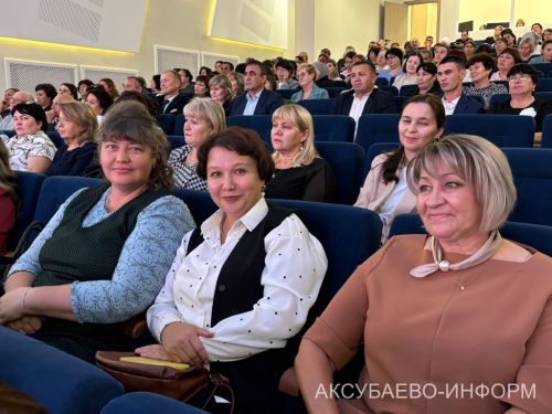 С любовью к профессии: в Аксубаеве поздравили учителей и воспитателей
