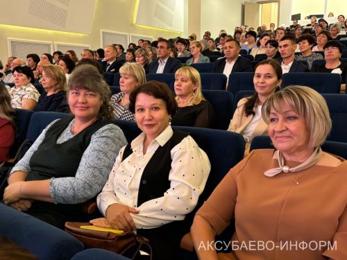 С любовью к профессии: в Аксубаеве поздравили учителей и воспитателей