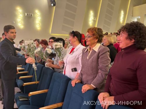 С любовью к профессии: в Аксубаеве поздравили учителей и воспитателей