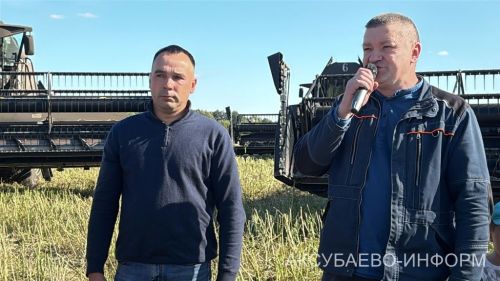 В Аксубаевском районе наградили комбайнеров во время уборки рапса 19.09.2026