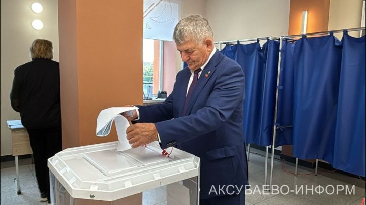 В Аксубаевском районе проголосовал депутат Госсовета РТ Камиль Гилманов