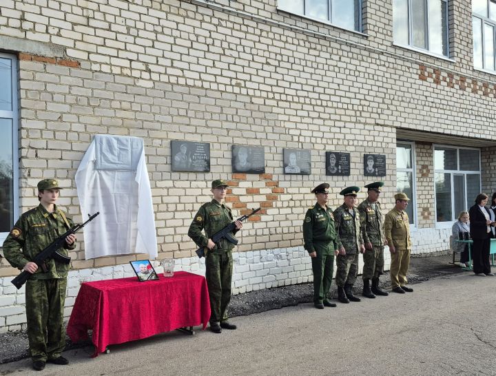 В селе Савгачево Аксубаевского района увековечили память земляка
