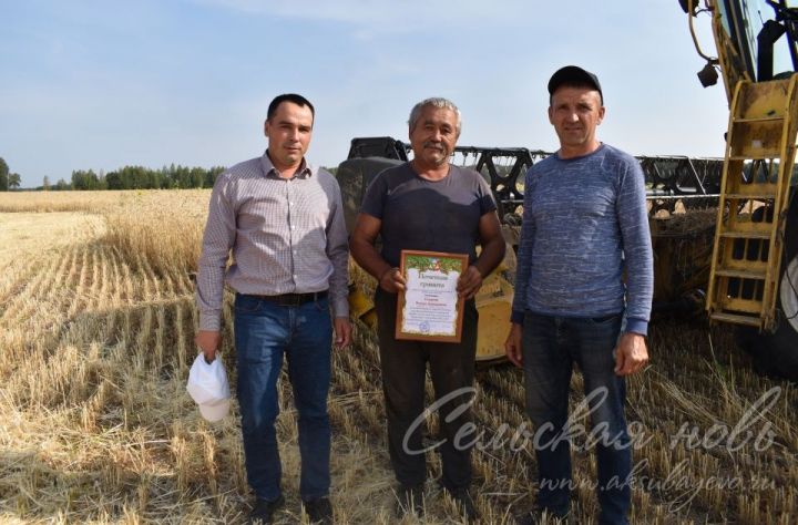 Аксубаевский ветеран служит примером для молодых механизаторов