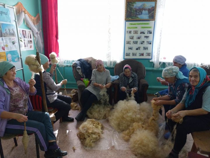 Новоибрайкинцы свяжут шерстяные носки в помощь Луганску и Донецку