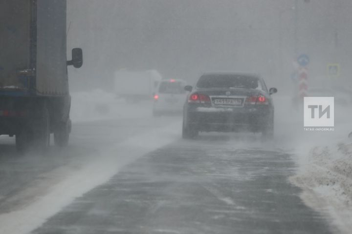 Гидрометцентр предупреждает о снеге, метели и гололедице на дорогах