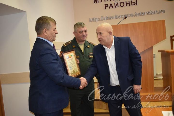 Аксубаевские руководители получили награды по итогам призывной кампании