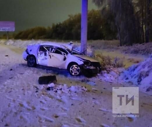 В Татарстане ремни безопасности спасли жизни водителю и пассажирам авто, вылетевшего с трассы в кювет