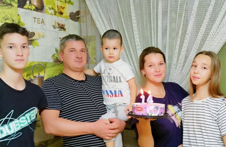 Многодетная мама из Аксубаева учит музыке, выигрывает конкурсы и поет в церковном хоре