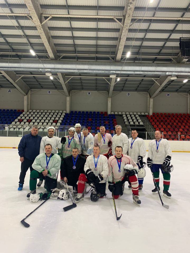 Аксубаевский «Барс» стал призером турнира по хоккею среди ветеранских любительских команд