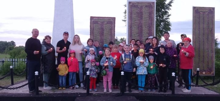 Жители Русской Киремети присоединились к Всероссийской акции «Свеча памяти»