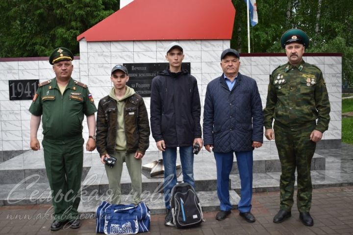 В Аксубаеве слова напутствия выразили воинам, благодарности - их родителям