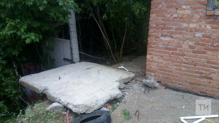 В Татарстане бетонная стена упала и насмерть придавила 7-летнюю девочку