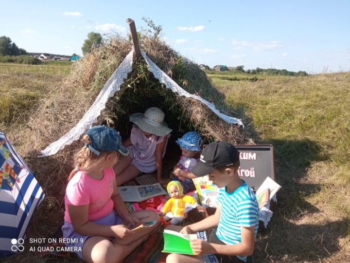 Аксубаевские школьники читали произведения на литературном «пикнике»