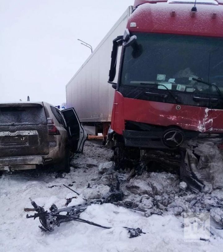 Татарстанда М7 юлында авариядә ир-ат һәм яшь кыз һәлак булган