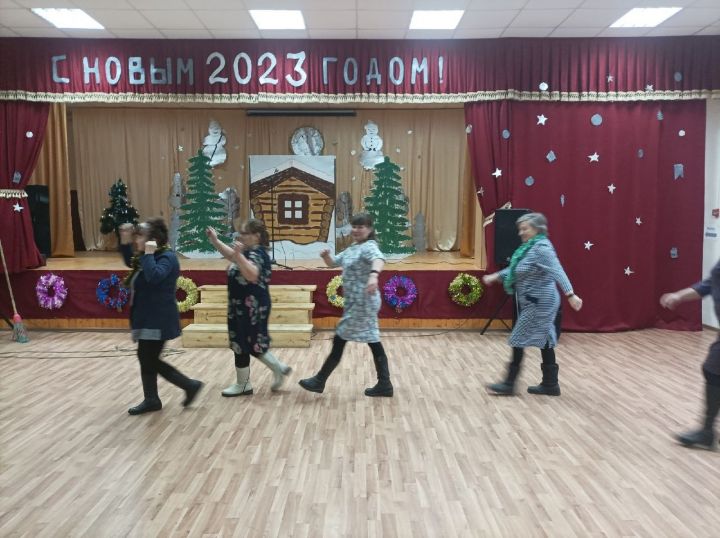 Мәдәният хезмәткәрләре каникулда шатлык бүләк итәләр