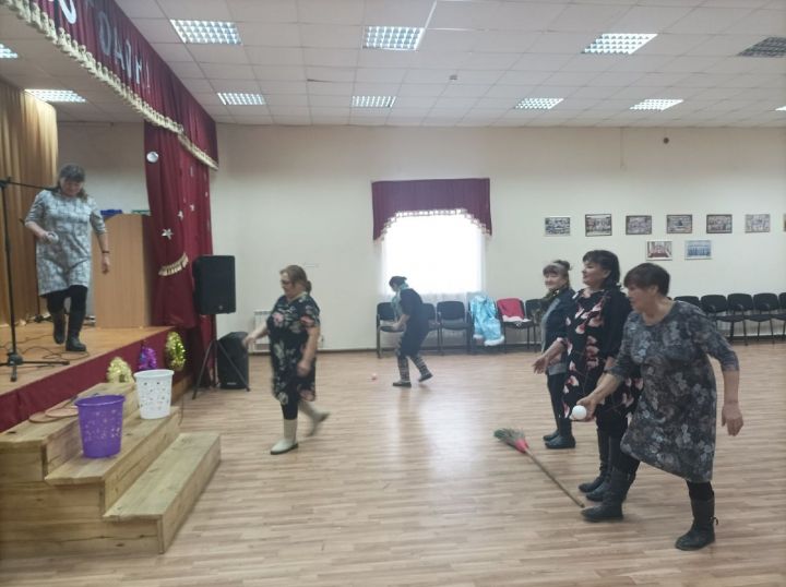 Мәдәният хезмәткәрләре каникулда шатлык бүләк итәләр