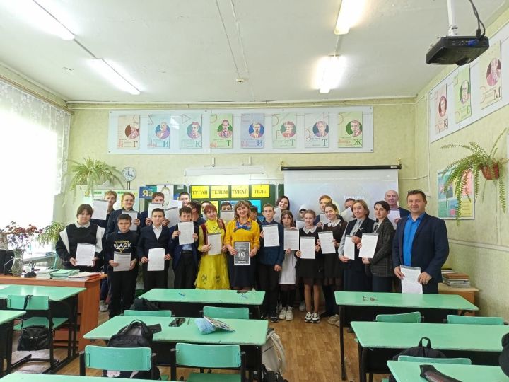 Сельская школа приняла участие в акции «Татарча диктант»