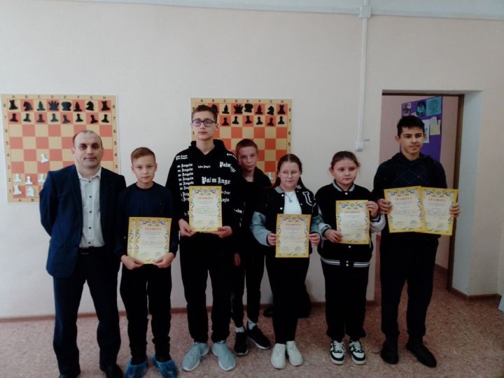 Учащиеся Аксубаевской второй школы показали, что сильнее в шашках