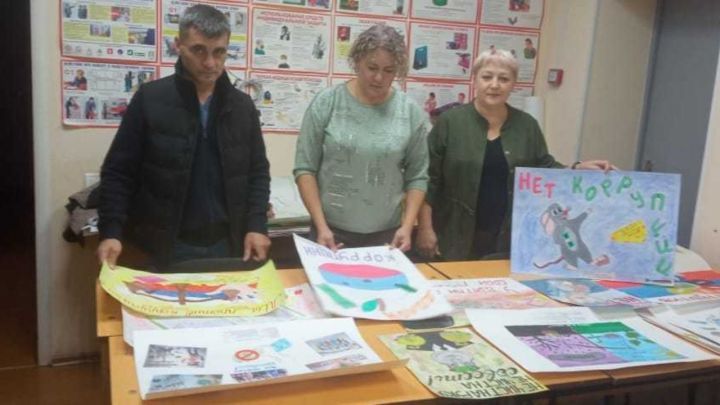 Аксубаевские школьники осудили коррупцию в плакатах
