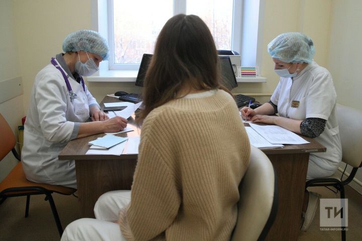 Путин поручил рассмотреть повышение выплат для медиков, выявивших онкозаболевания