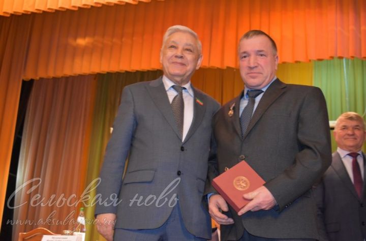 Аксубаевский агроном получил заслуженную награду