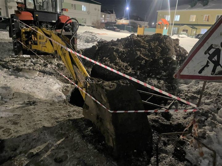 Для жителей дома №14 на Мазилина, где произошла авария водопровода, организуют подачу воды